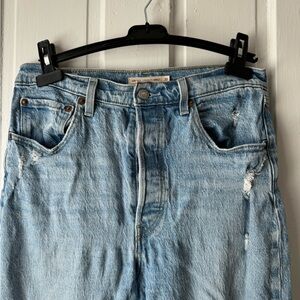 Levi’s Ribcage Ankle Straight Jeans women’s size 30/10. Button fly, cotton